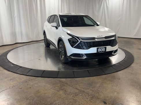 Certified 2025 Kia Sportage LX image 4