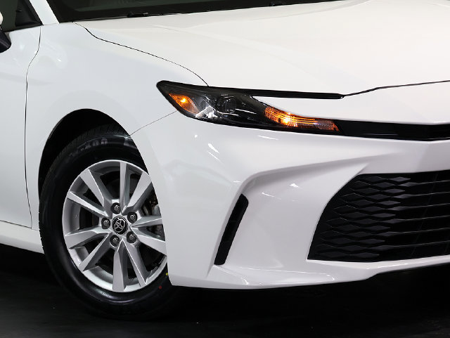 Used 2025 Toyota Camry LE FWD image 8