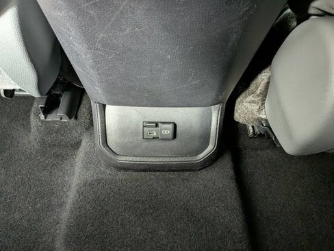 Used 2023 Toyota Highlander XLE AWD/4WD image 28