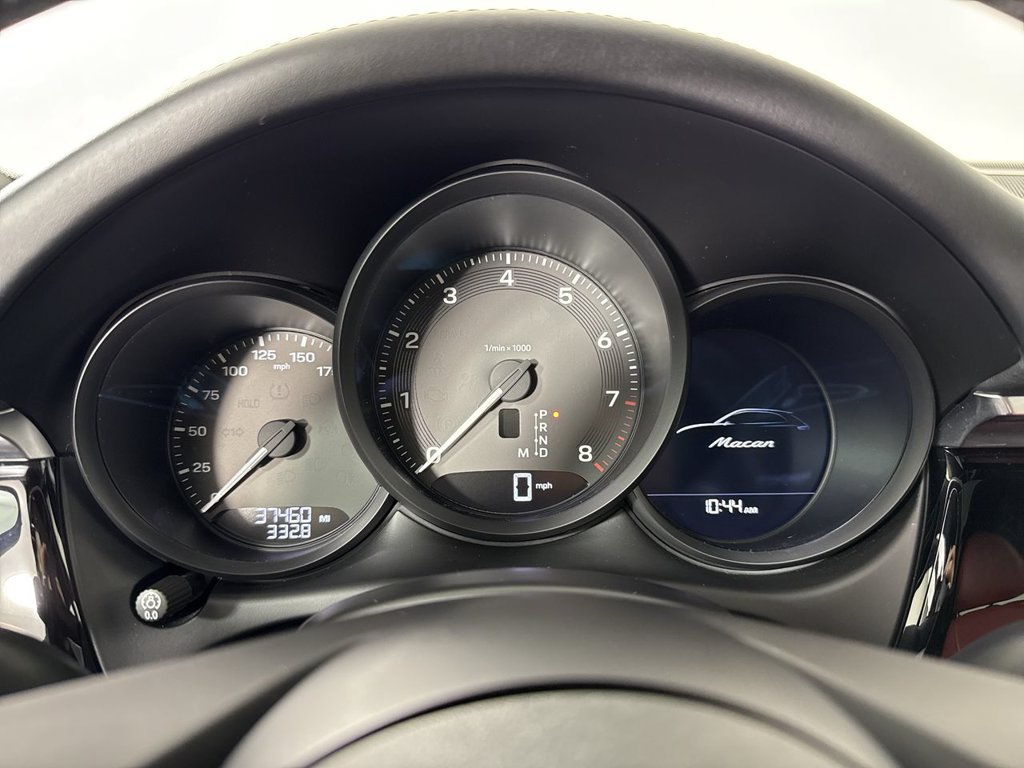 Certified 2023 Porsche Macan AWD/4WD image 36