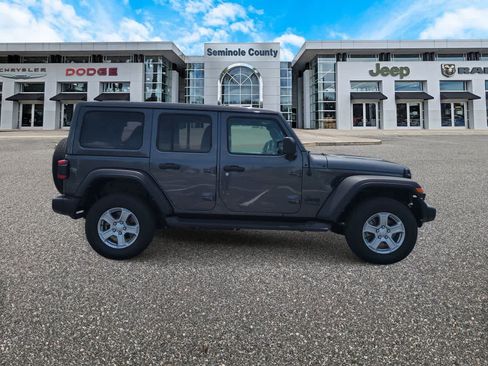 Used 2022 Jeep Wrangler Unlimited Sport w/ Sun And Sound Package AWD/4WD image 9