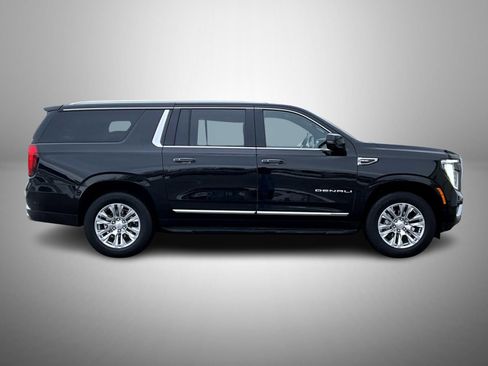 Used 2025 GMC Yukon XL Denali image 4