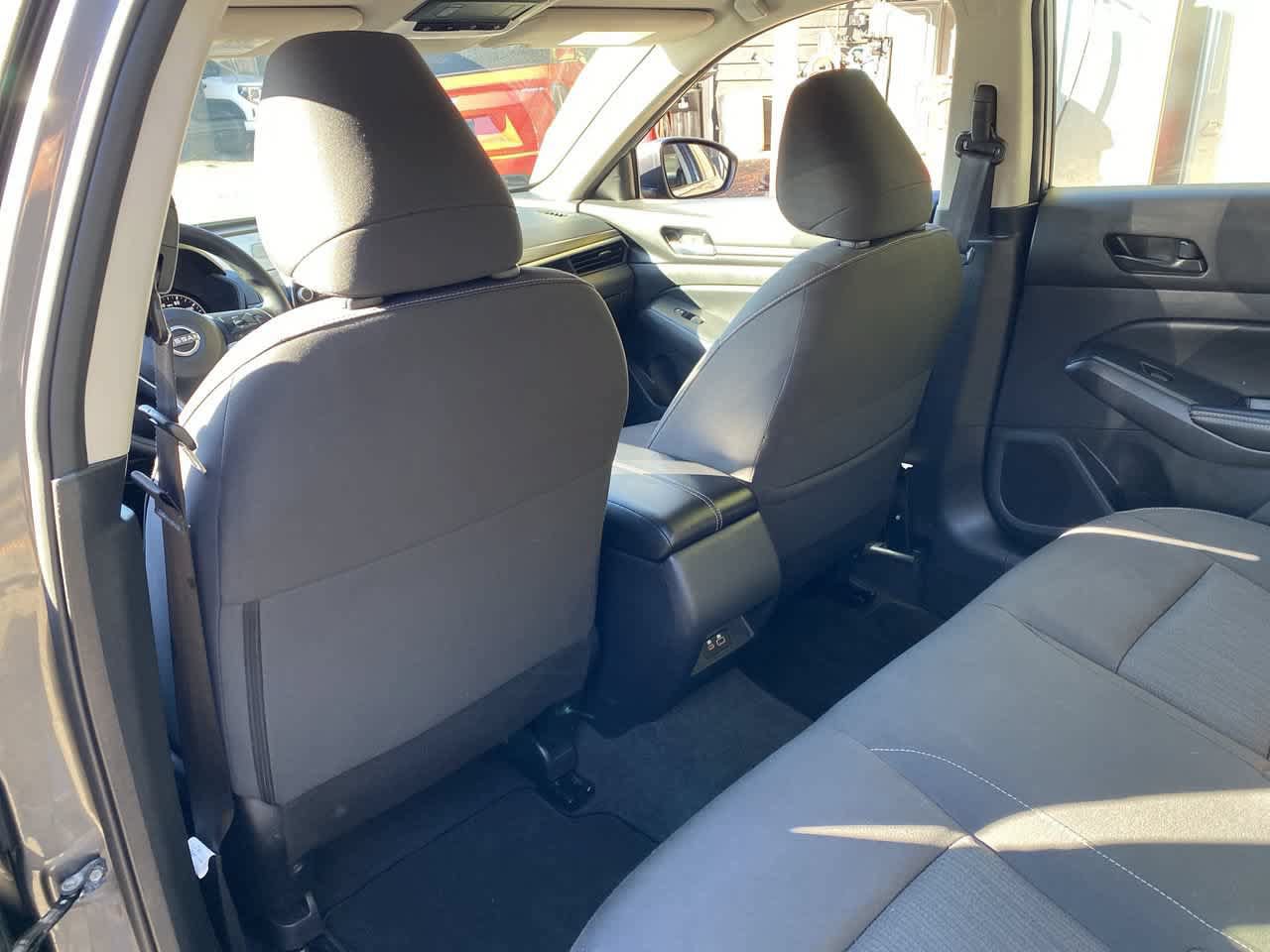 Used 2025 Nissan Altima 2.5 SV FWD image 14