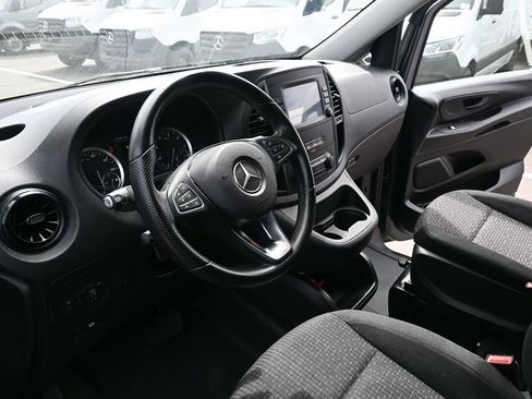 Used 2023 Mercedes-Benz Metris image 6