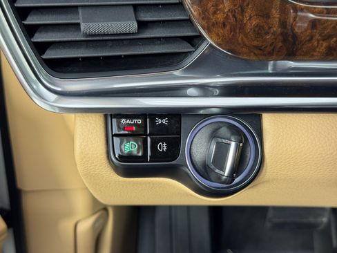 Used 2021 Porsche Panamera w/ Premium Package image 19