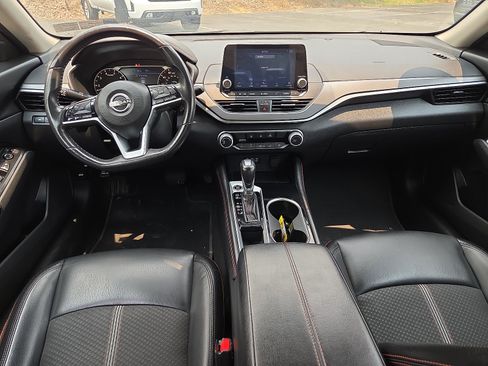 Used 2024 Nissan Altima 2.5 SR FWD image 19