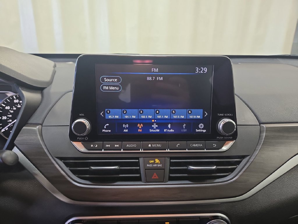Used 2025 Nissan Altima 2.5 SV FWD image 17