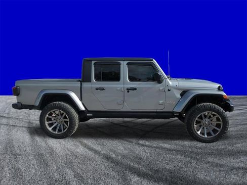 Used 2020 Jeep Gladiator Overland image 3