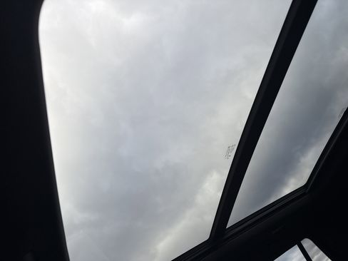 Used 2024 Chevrolet Tahoe High Country image 32