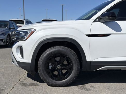 New 2026 Volkswagen Atlas Peak Edition AWD/4WD image 9