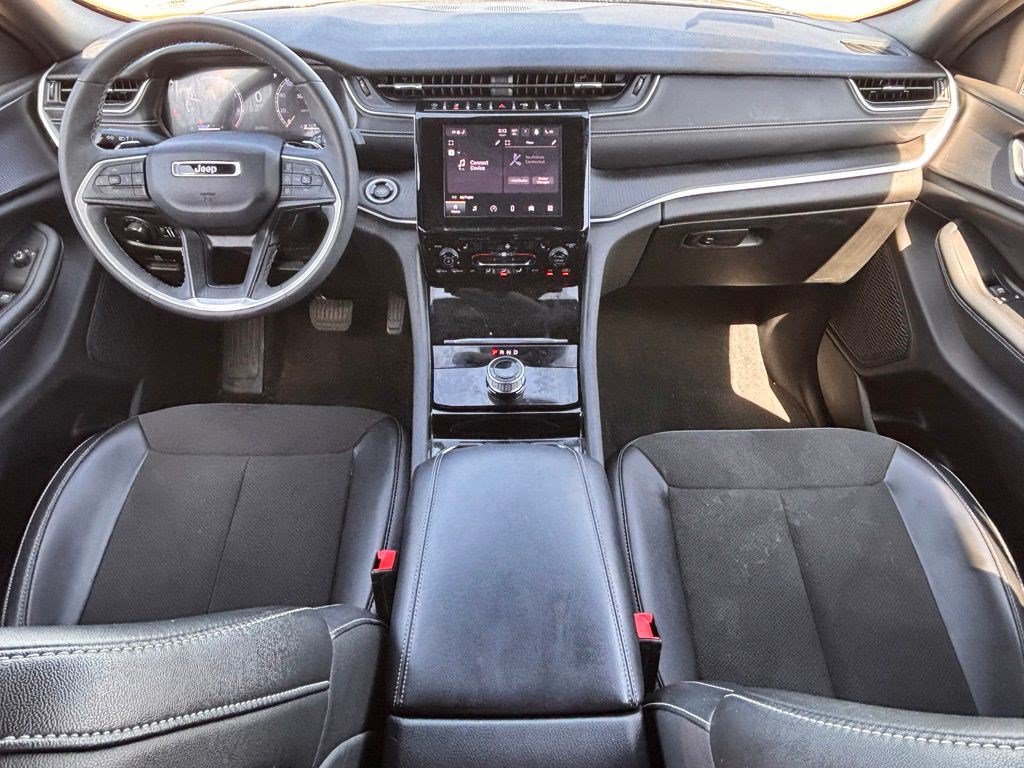 Used 2023 Jeep Grand Cherokee Altitude AWD/4WD image 10