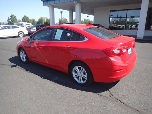 Used 2018 Chevrolet Cruze LT w/ LT Fleet Convenience Package FWD image 3