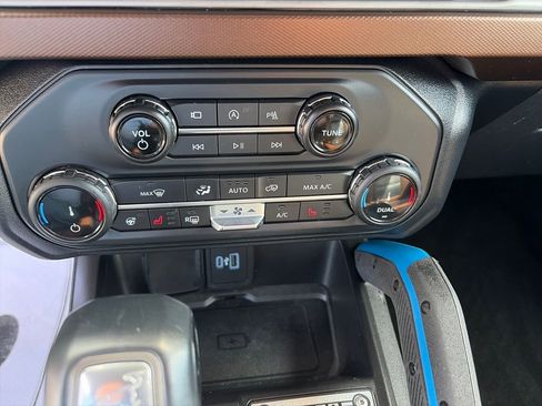Used 2022 Ford Bronco Outer Banks w/ Sasquatch Package AWD/4WD image 26