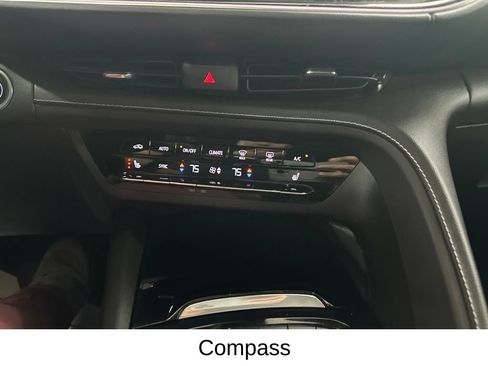 Used 2021 Buick Envision Essence AWD/4WD image 49