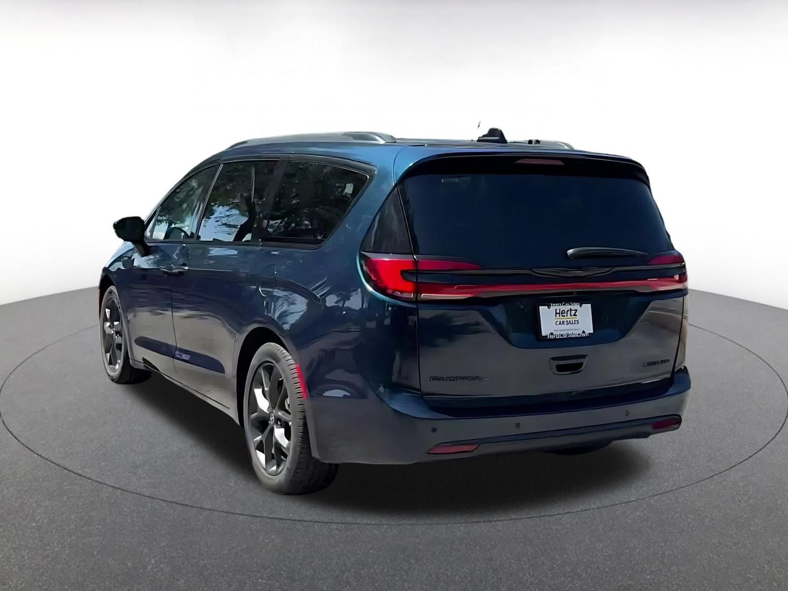 Used 2025 Chrysler Pacifica Limited FWD image 12