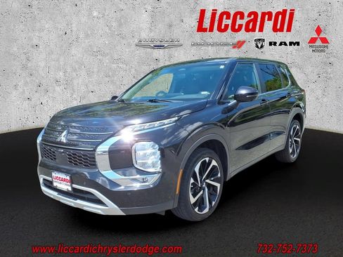 Used 2024 Mitsubishi Outlander AWD image 3