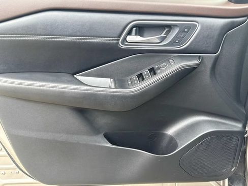 Used 2022 Nissan Rogue Platinum w/ Head-Up Display Package FWD image 27