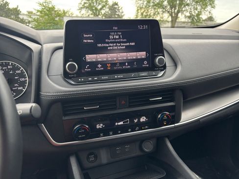 Used 2025 Nissan Rogue SV FWD image 20