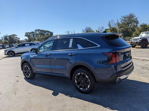 Certified 2024 Kia Sorento S w/ Panoramic Sunroof Package image 7