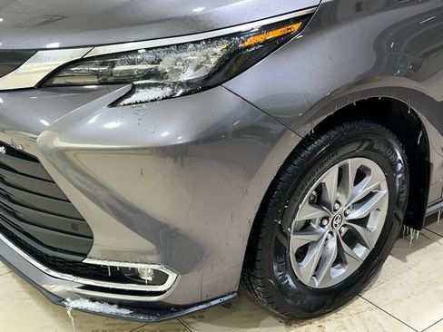 Used 2024 Toyota Sienna XLE w/ XLE Plus Package image 5