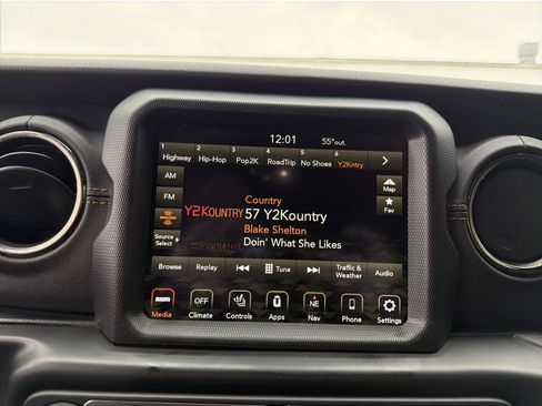 Used 2022 Jeep Wrangler Unlimited Sahara AWD/4WD image 24