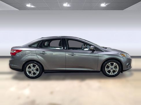 Used 2014 Ford Focus SE w/ SE Winter Package image 6