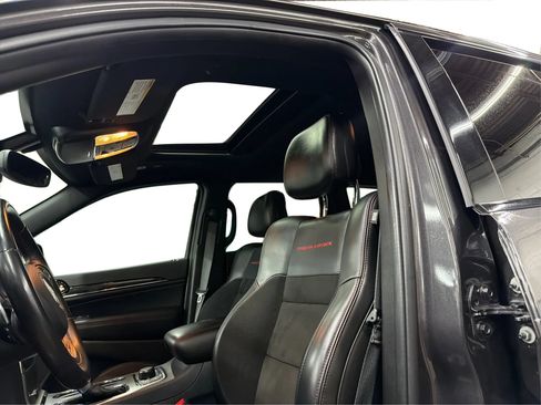 Used 2020 Jeep Grand Cherokee Trailhawk w/ Premium Lighting Group AWD/4WD image 40