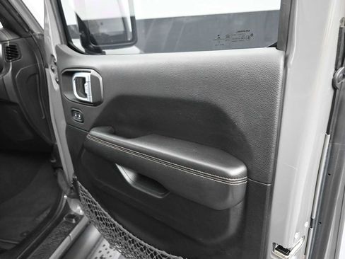Used 2021 Jeep Wrangler Unlimited Rubicon w/ Dual Top Group AWD/4WD image 17