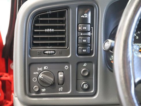 Used 2006 Chevrolet Silverado 2500 LT w/ Heavy-Duty Power Package image 90