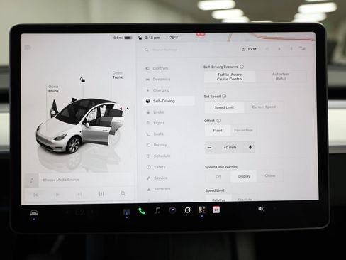 Used 2024 Tesla Model Y Long Range AWD/4WD image 55