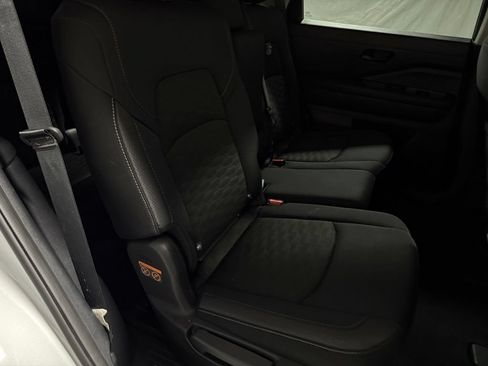 Used 2024 Nissan Pathfinder SV FWD image 11