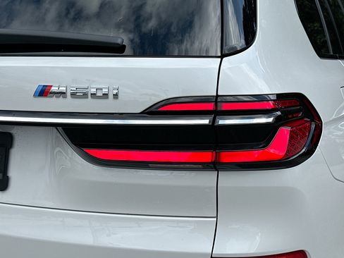 Used 2025 BMW X7 M60i image 34