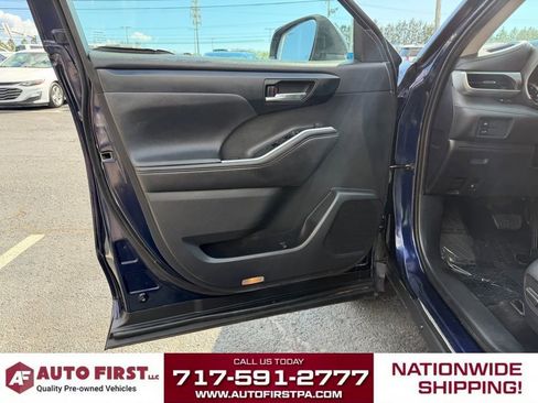 Used 2021 Toyota Highlander XLE AWD/4WD image 9