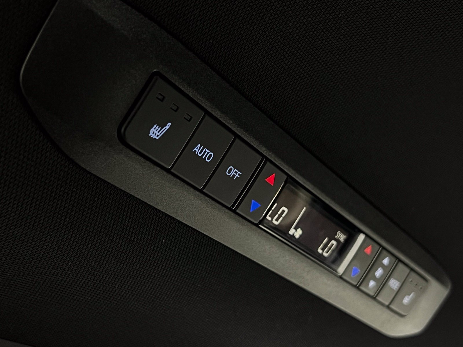 Certified 2025 Toyota Sienna Platinum FWD image 27