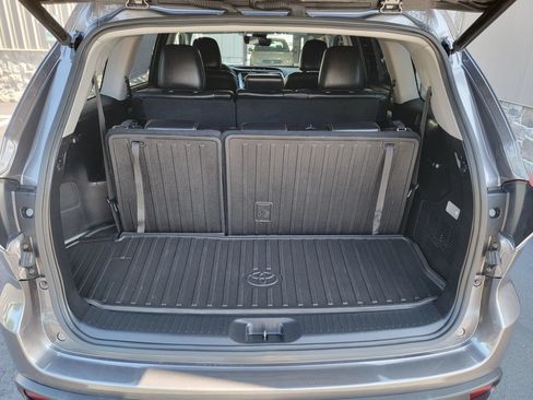 Used 2017 Toyota Highlander XLE AWD/4WD image 13
