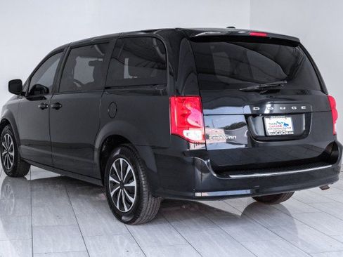 Used 2018 Dodge Grand Caravan SE w/ UConnect Hands-Free Group FWD image 8