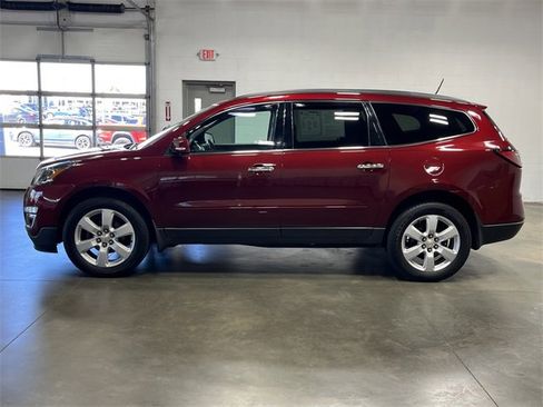 Used 2016 Chevrolet Traverse LT w/ Style and Technology Package image 7