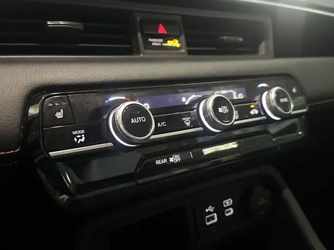 Used 2023 Honda Pilot Sport image 19