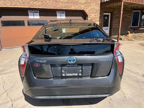 Used 2017 Toyota Prius Two image 9