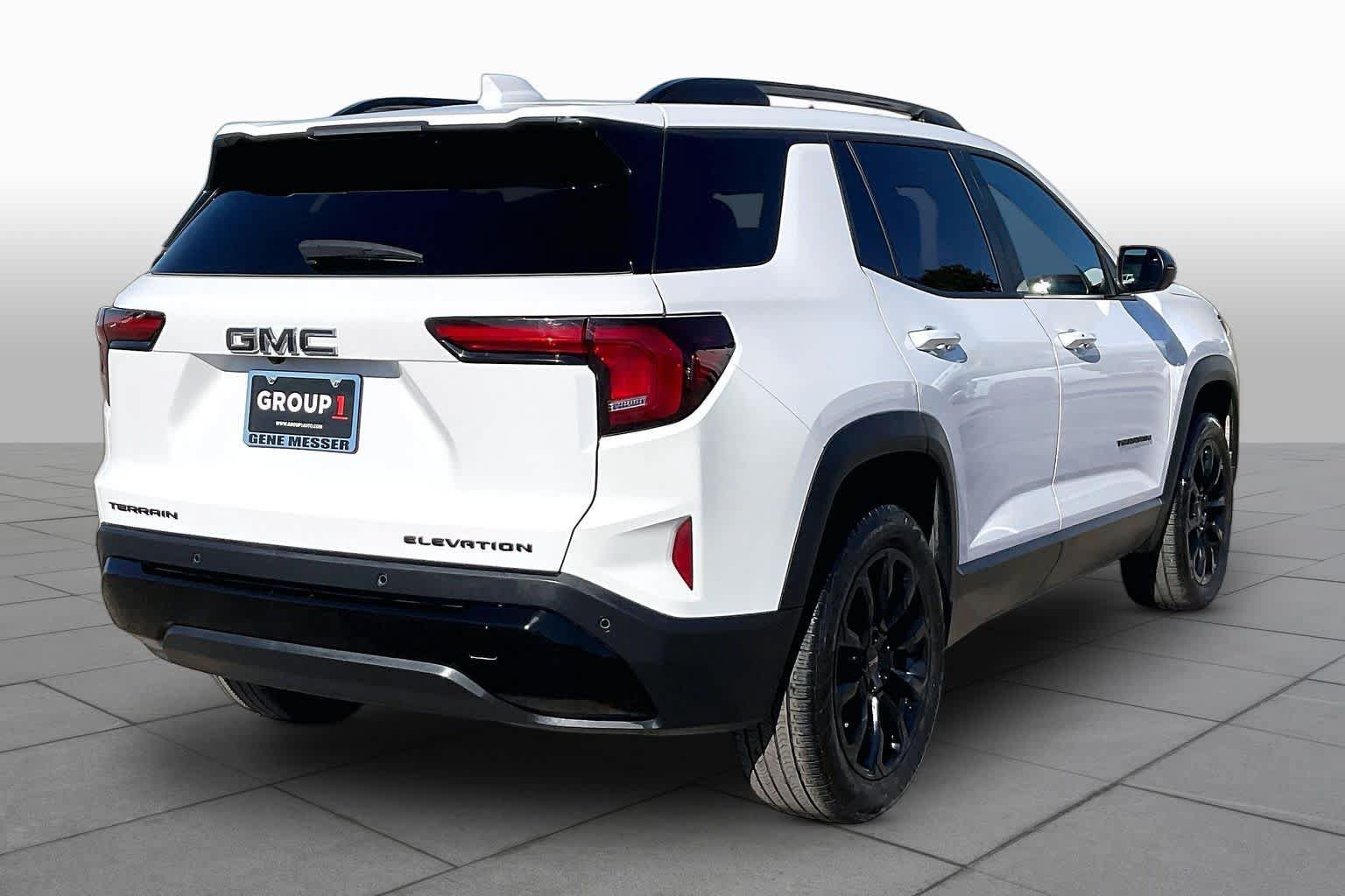 Used 2026 GMC Terrain Elevation w/ Elevation Premium Package FWD image 12