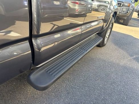 Used 2017 Toyota Tacoma SR5 w/ Tow Package RWD image 9
