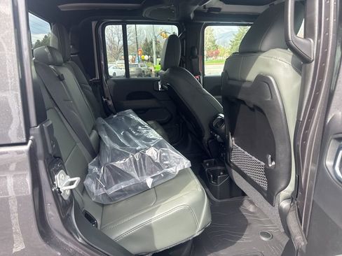 New 2026 Jeep Gladiator Mojave image 11
