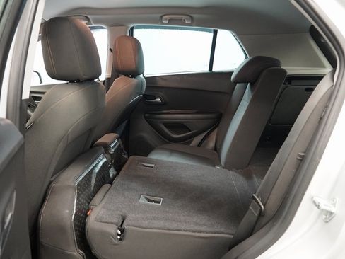 Used 2021 Chevrolet Trax LS image 26