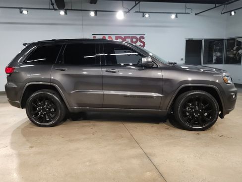 Used 2020 Jeep Grand Cherokee Altitude RWD image 8