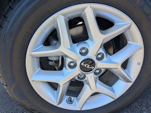 Used 2025 Kia Soul LX w/ LX Technology Package FWD image 24