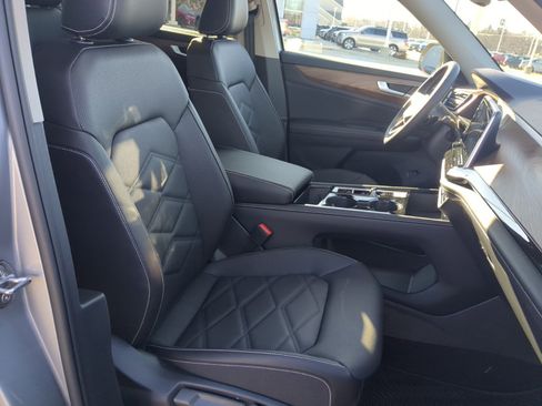 New 2025 Volkswagen Atlas SE image 8