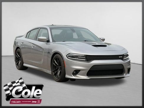 Used 2017 Dodge Charger R/T RWD image 1