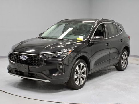 Certified 2024 Ford Escape Platinum AWD/4WD image 9