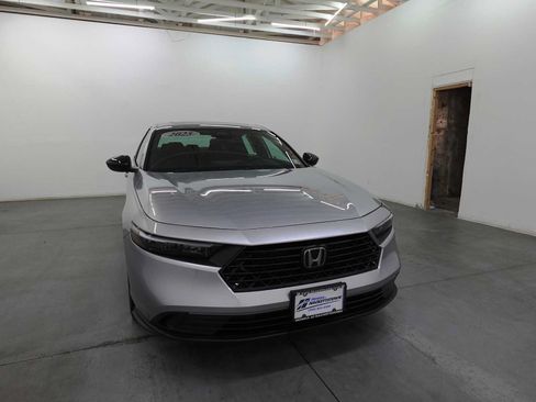 Used 2025 Honda Accord Sport image 3