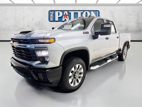 Used 2025 Chevrolet Silverado 2500 Custom w/ Custom Value Package AWD/4WD image 3